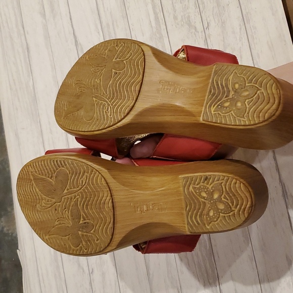 Alegria | Lin Red Floral Embroidered Leather Slide Sandals | Size 9 - Picture 7 of 15